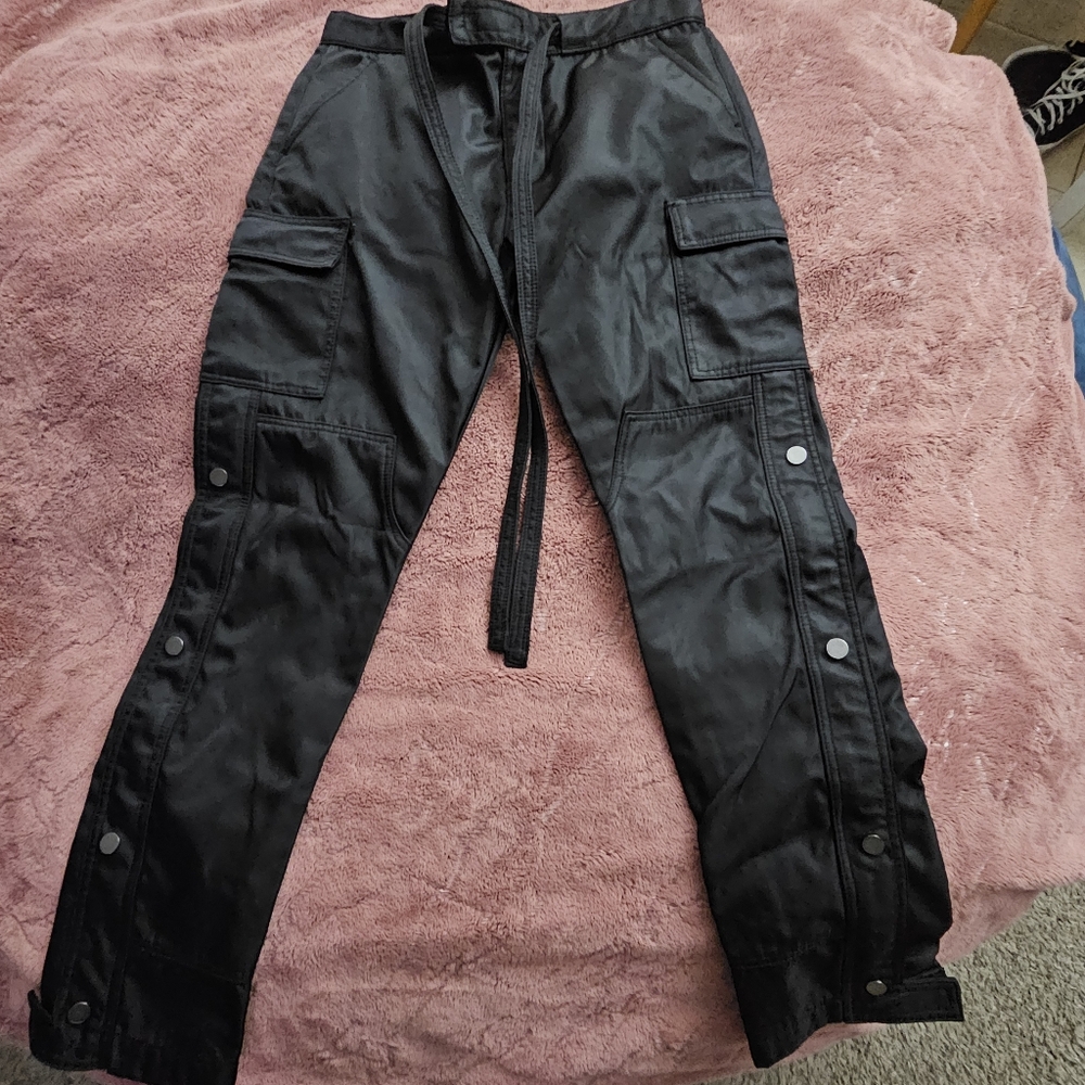 MNML Black Cargo Pants with Durable Design